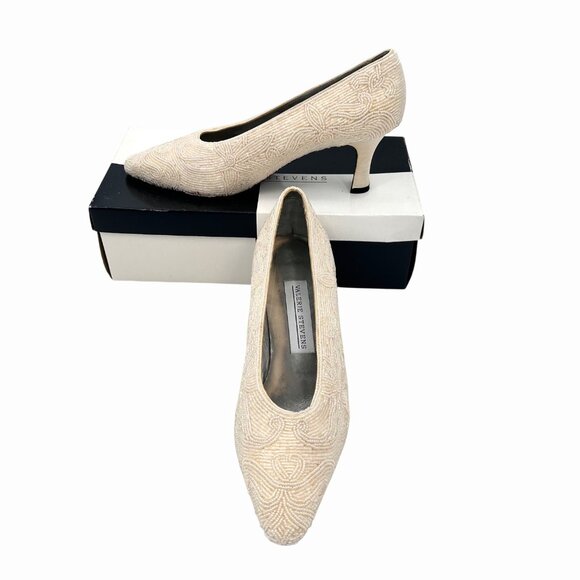 VINTAGE IVORY VALERIE STEVENS BEADED HEELS W/ BOX WEDDING FORMAL 8.5 - Picture 1 of 13
